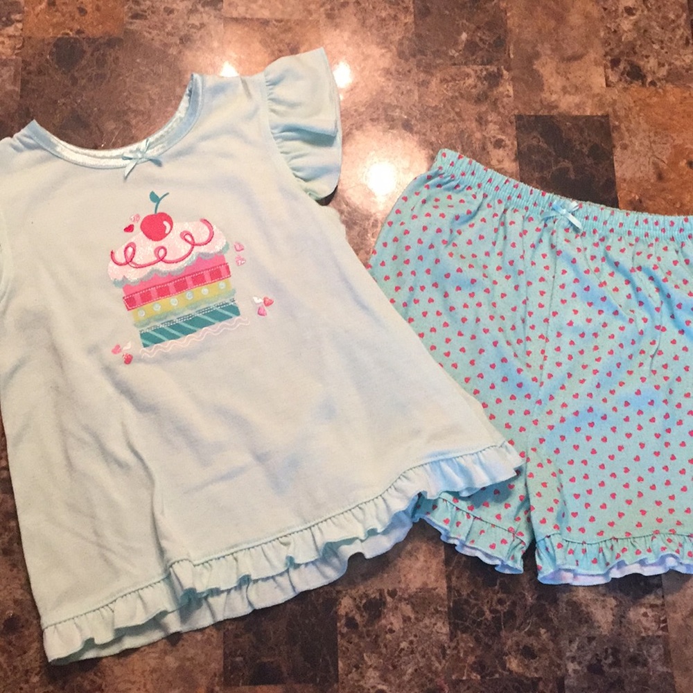 Size 4t cupcake summer pajamas!